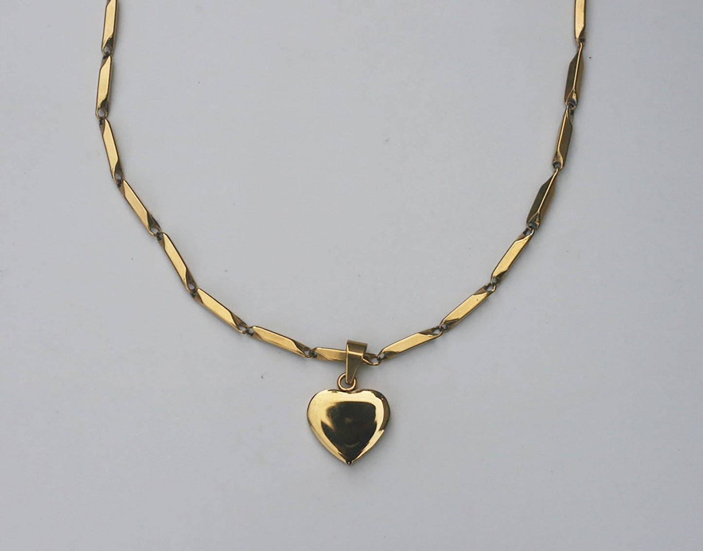 FARRAH Gold Heart Charm Pendant Necklace: 16"