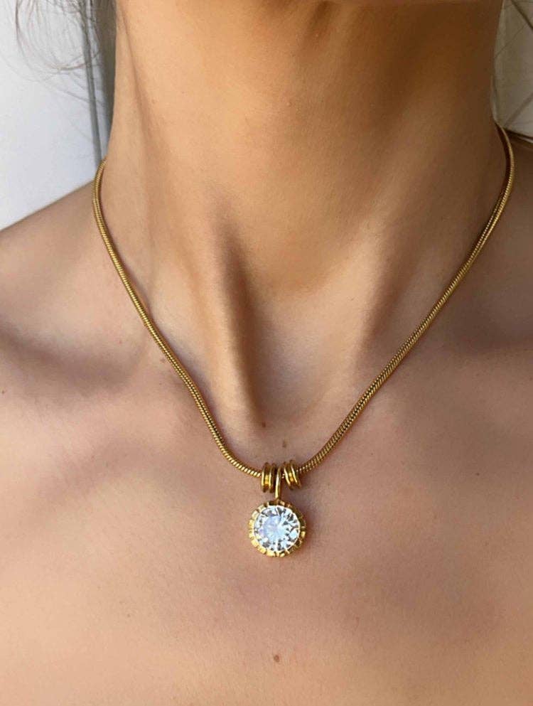 DREE Vintage Heirloom Pendant Necklace: 15"